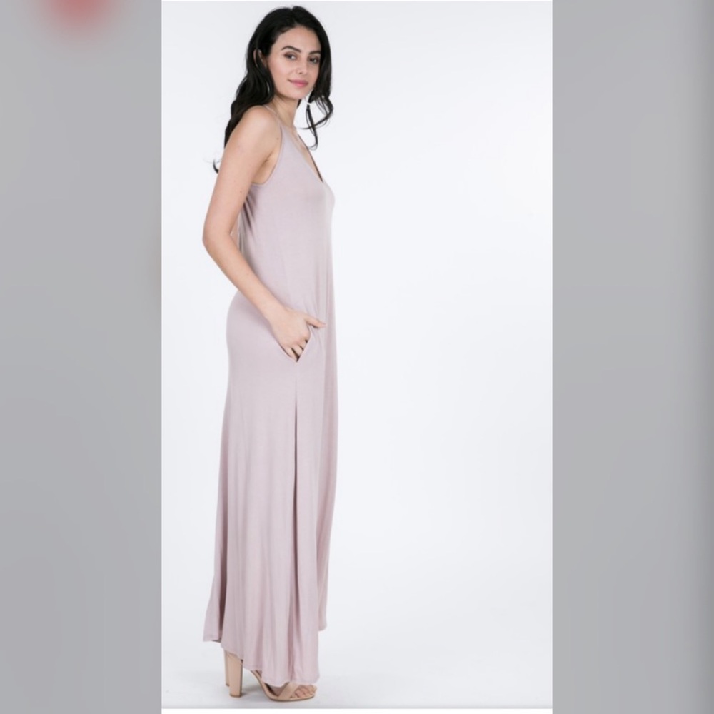 Last 1 L Stretchy V Neck Tank Maxi Dress w/Pockets - Picture 3 of 4